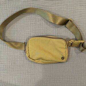 LULULEMON green belt bag
